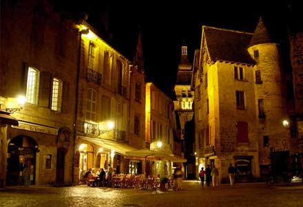 PROFITEZ D'UN HÔTEL DANS LE PÉRIGORD NOIR AU CENTRE-VILLE DE SARLAT